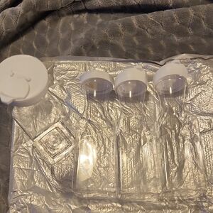 🍀4 New Clear Juice Bottles with White Caps